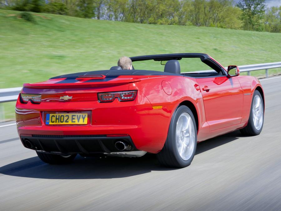  Chevrolet Camaro Convertible 2011 года  (UK) (фото 15 из 16)
